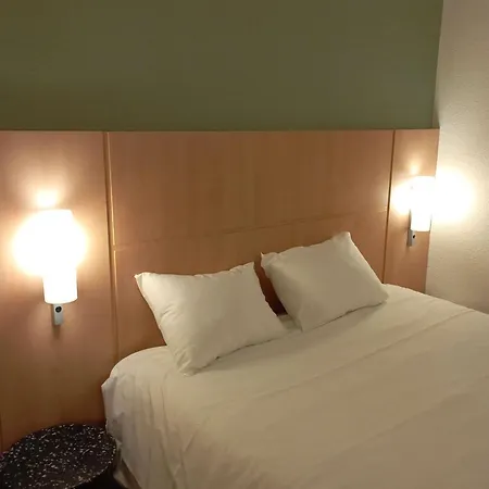 Ibis Hotel 3*