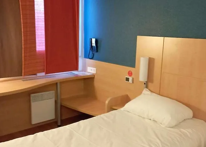 Ibis Отель Fourmies