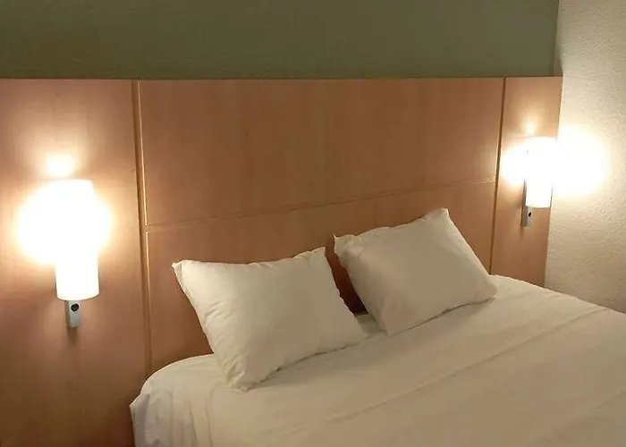 Ibis Отель Fourmies